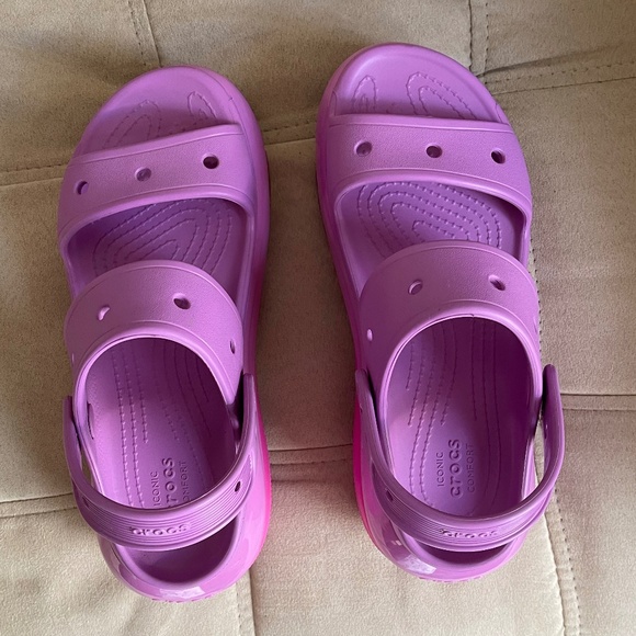 Crocs Classic Mega Crush Hot Pink Limited Edition Sandals - Women's 7 - Picture 2 of 5
